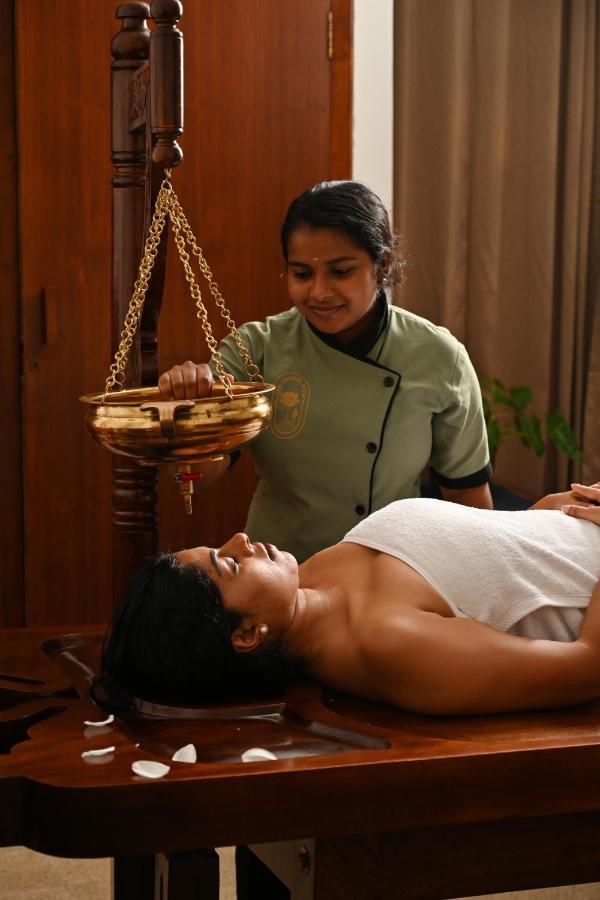 Отель The Sacred Lotus Ayurveda Wellness Retreat Коччи Экстерьер фото