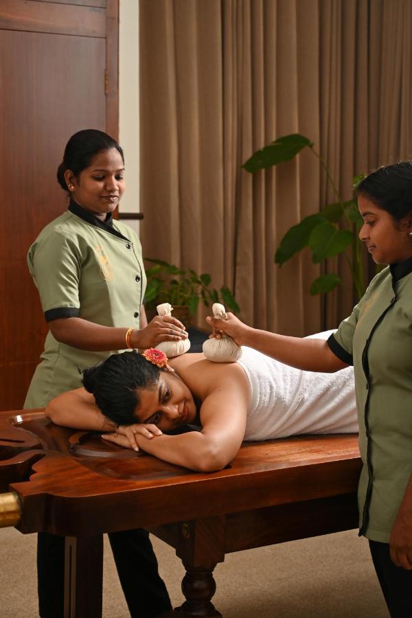 Отель The Sacred Lotus Ayurveda Wellness Retreat Коччи Экстерьер фото