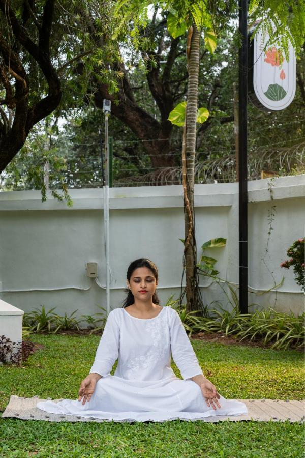 Отель The Sacred Lotus Ayurveda Wellness Retreat Коччи Экстерьер фото